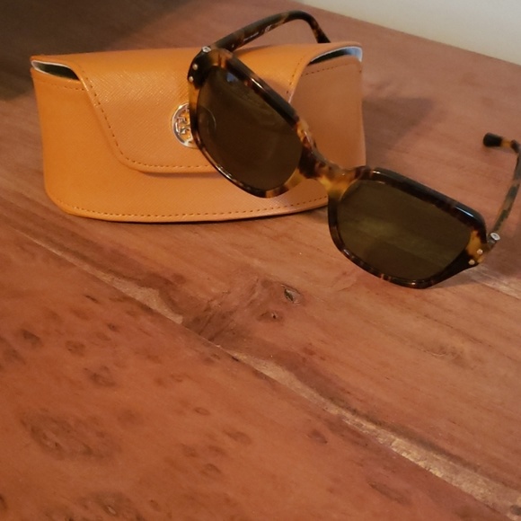 Tory Burch Accessories - Tory burch sunglasses Tory Burch Accessories - Tory burch sunglasses